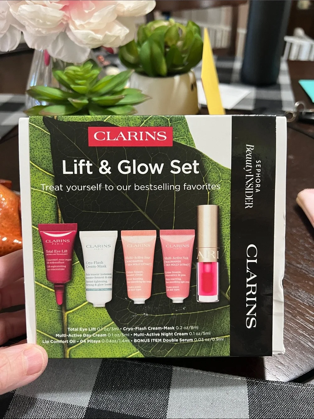 New Clarins Lift & Glow Set - Green and Pink